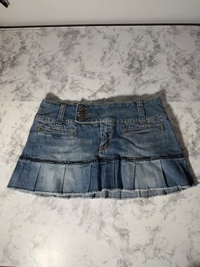 Hydraulic Denim Mini Skirt with Pleated Hem and Pockets Size 7/8